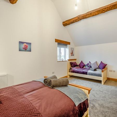 Вілла Babbling Brook Barn Abbots Bromley Екстер'єр фото