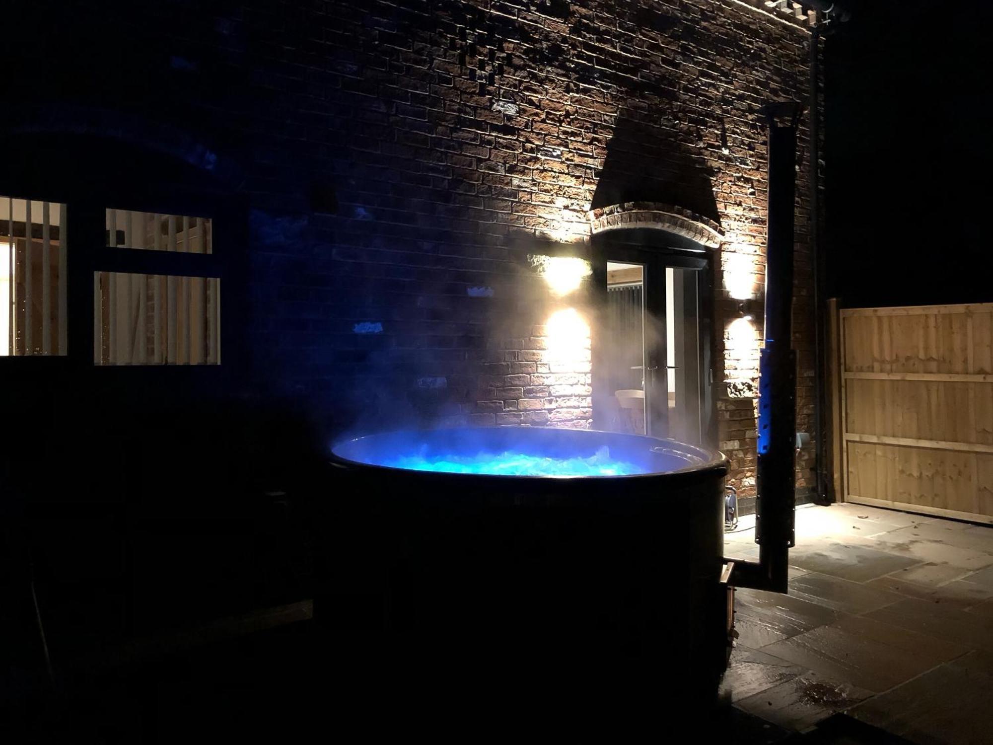 Вілла Babbling Brook Barn Abbots Bromley Екстер'єр фото